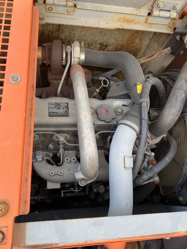 HITACHI stokta % 90 kullanılmış HITACHI ZX135us kazıcı, HITACHI ZX135us ZX120-6 ZX240-3g ucuz fiyatla Şangay'da satılıyor.