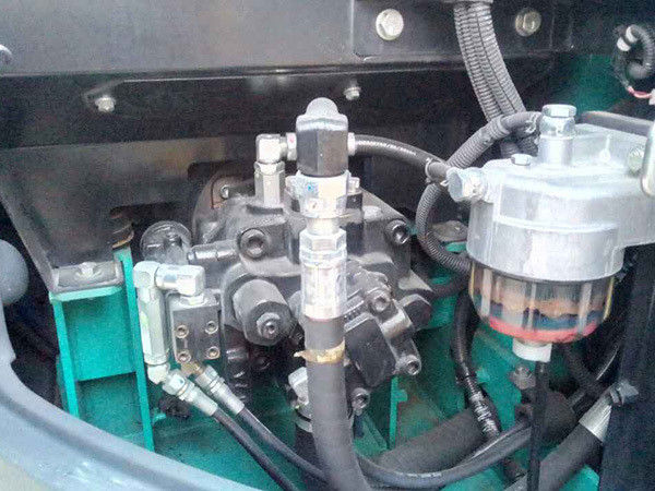 Kobelco SK200 Kullanılmış sürünen kazma makinesi iyi durumda Kobelco70 uygun fiyat satılık/eski el Japon motoru SK70 Kobelco 70
