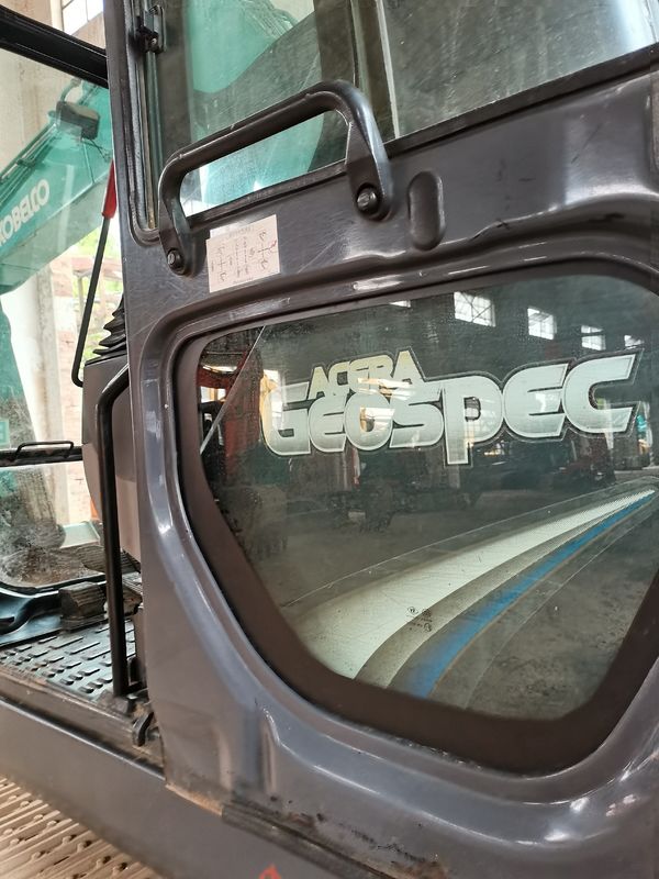Gerçek çekim % 90 Yeni Orijinal Japonya Kullanılmış KOBELCO SK 75 sürünen kazıcı Satılık Kullanılmış KOBELCO 75 Japon Teknolojisi kazıcı