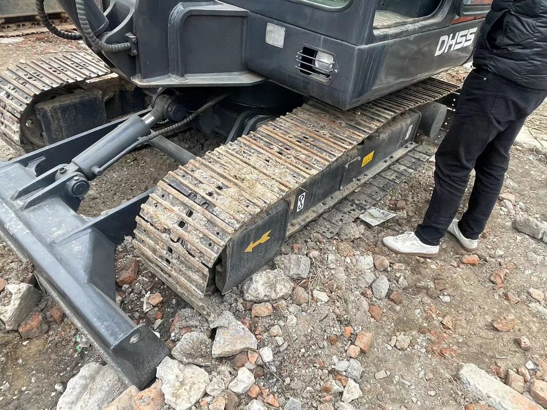 İkinci el Crawler Excavator yüksek kaliteli düşük fiyatlı kullanılmış Doosan55 satılık yol yapım makinesi