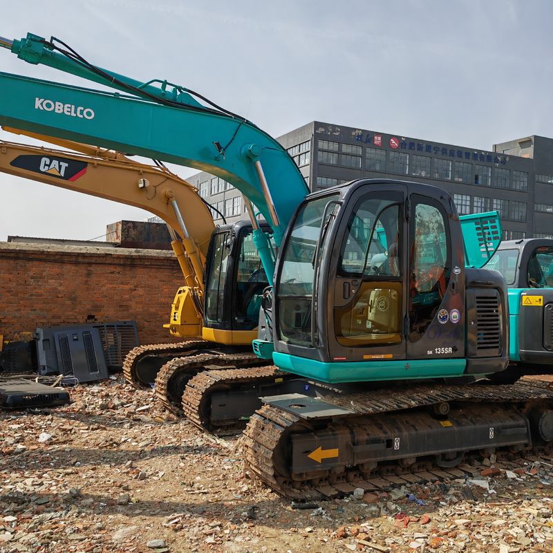 Mavi Renkli Kullanılmış Sürünen Kazı Makinesi İkinci El 135 Kobelco Kazı Makinesi