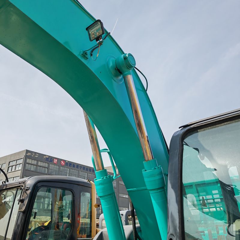 0.7m3 kova kapasitesi 13 Ton Mavi renk ikinci el kazıcı Kobelco Sk 135