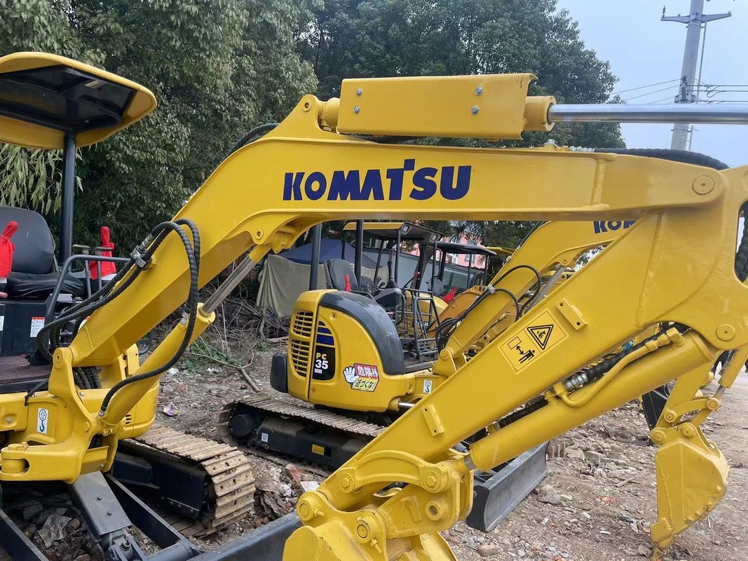 mini Japonya Komatsu35 Ev içi kullanımı için kullanılan kazık makinesi 3,5 tonluk kullanılmış Japonya kazık makinesi