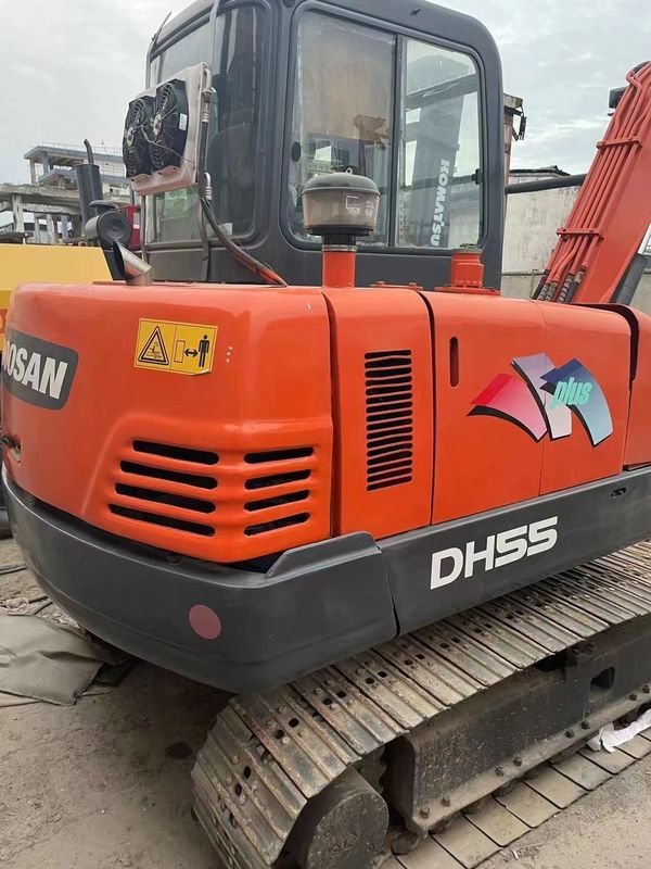 Orijinal ikinci el Doushan DH55 ekskavatörü iyi durumda güçlü ve basit bakım