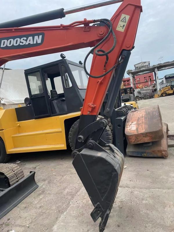 Orijinal ikinci el Doushan DH55 ekskavatörü iyi durumda güçlü ve basit bakım
