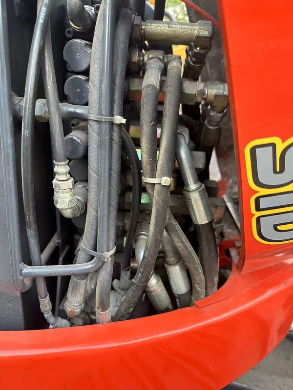 0.15m3 Kovalı Kırmızı Renkli Mini Kullanılmış Ekskavator Kubota U35 İkinci El Mini Ekskavator