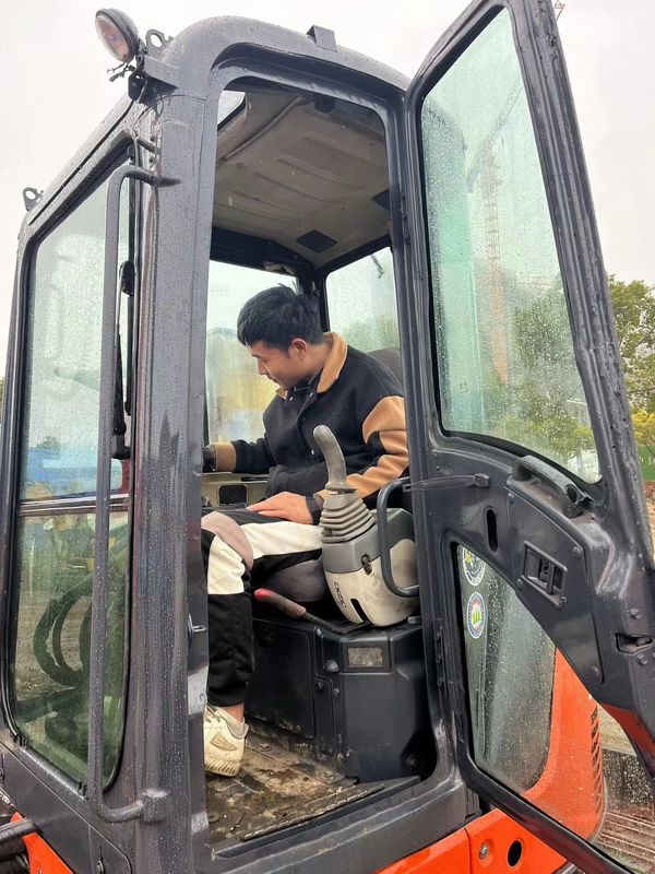 5500kg Kullanılmış Mini Ekskavatör Hitachi Zx50u İkinci El Ekskavatör Orijinal Renk