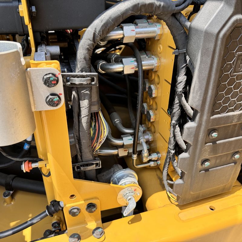 Japonya orijinal kullanılmış mini kazık makinesi Caterpillar CAT307 305.5 303/ kullanılmış küçük sürünen kazık makinesi inşaat makineleri