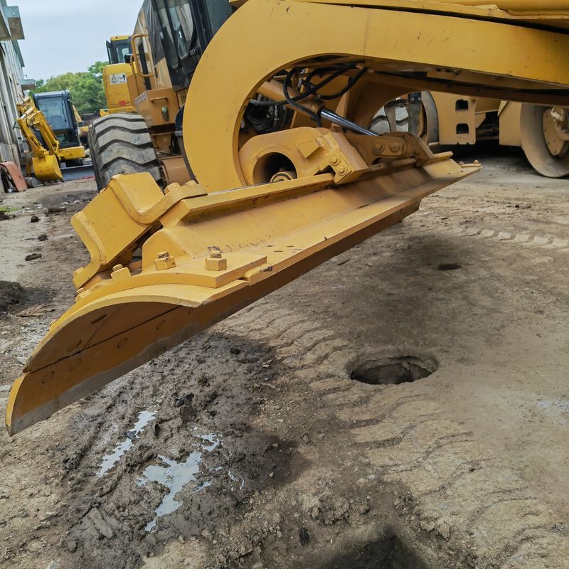 Kullanılmış kazıcı arazi düzeltme makinesi Caterpillar CAT140K yol makinesi ikinci el Japon traktör motoru iyi durumda