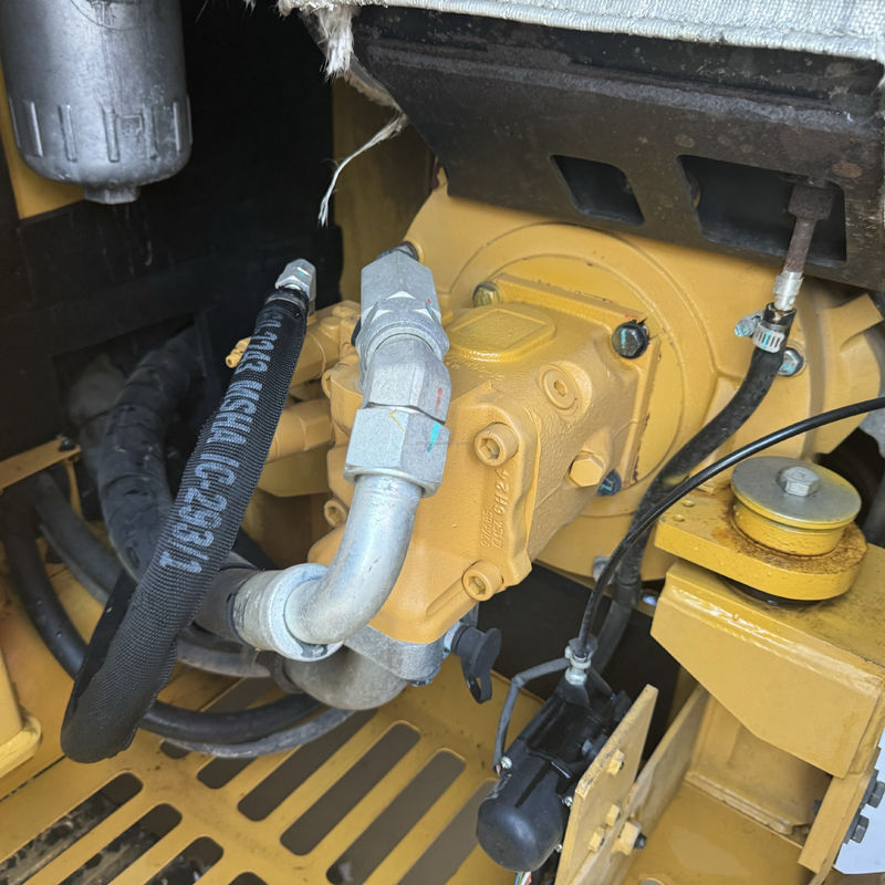Kullanılmış kazıcı Yüksek çalışma verimliliği Mini tırtıl kazıcılar Toprak taşıma makineleri Cat 305.5e2 Hidrolik başparmakla