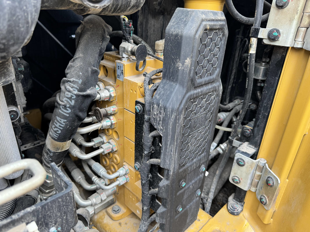 sarı renk orijinal boya kullanılmış kedi kazık makinesi cat306/saniye el sürünen kazık makinesi cat306 satışta